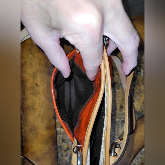 Coach patent leather crossbody/shoulder bag - Picture 3 of 16